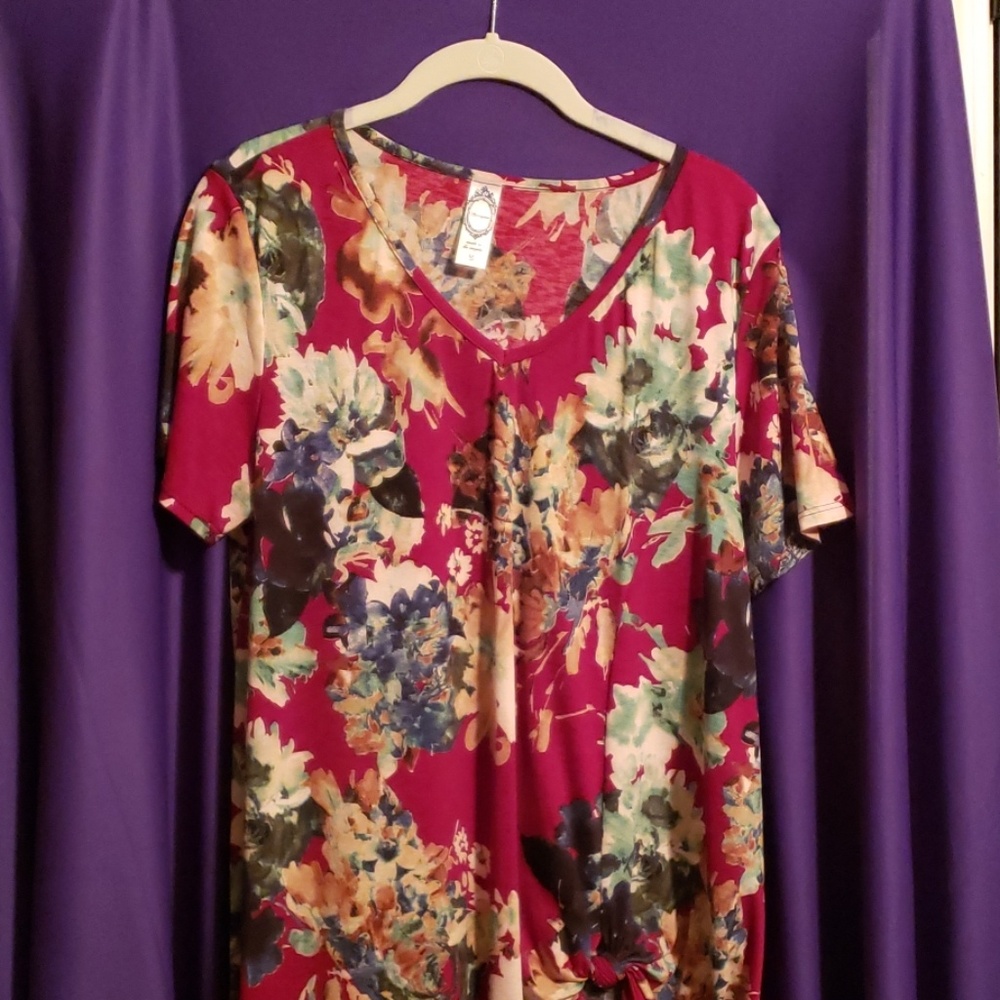 Boutique hi, love short sleeve top